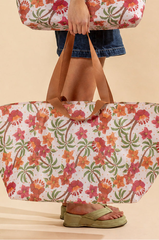 Hibiscus Retreat Beach Bag