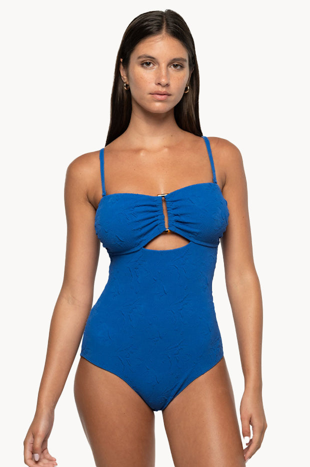 Amelius Greta One Piece