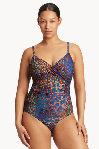 Fine Lines D/DD Cup Twist Front Top main image 1